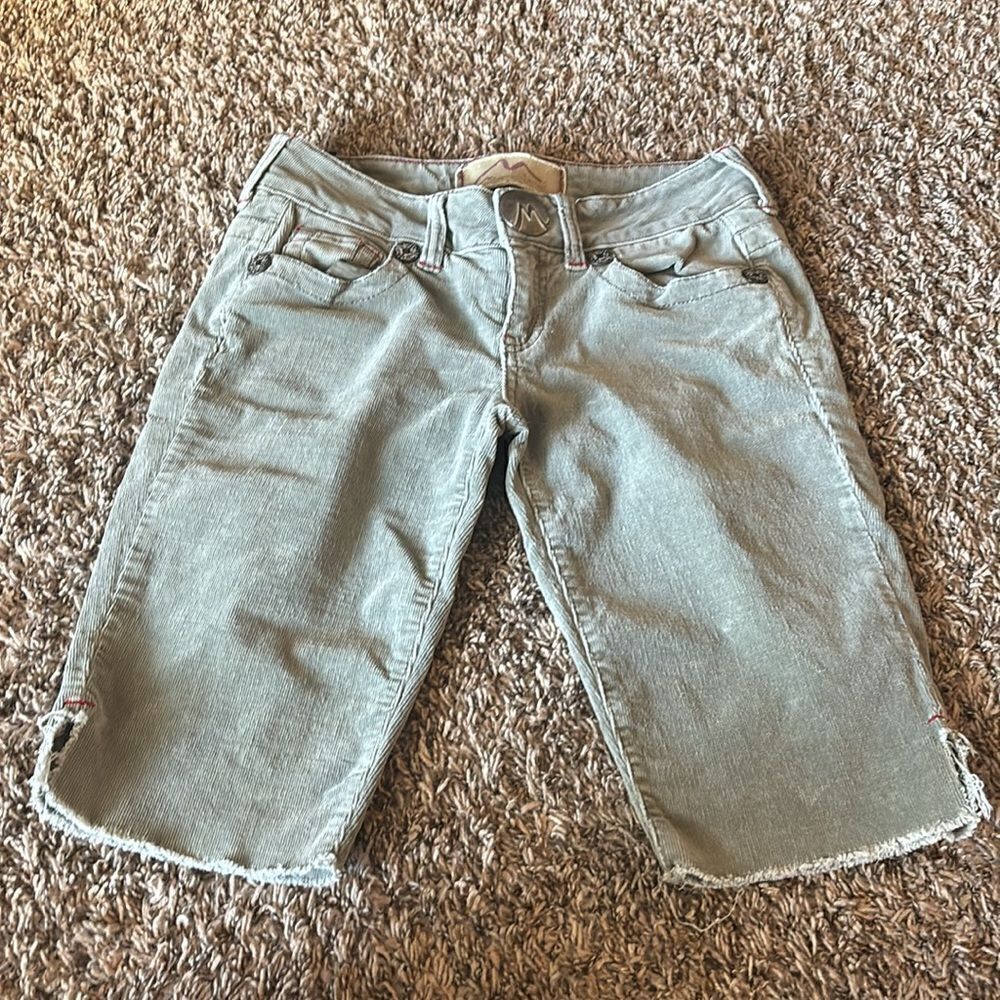 Marlow Light Green Corduroy Shorts, Size 27.